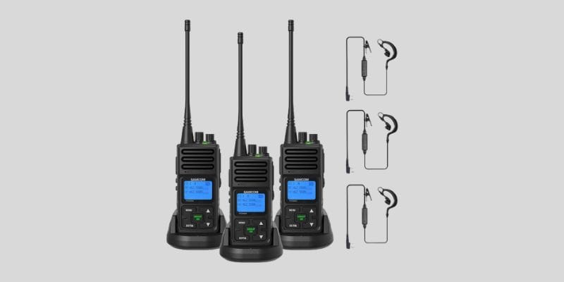 FPCN30A SAMCOM walkie talkie 3 pack featuring rechargeable 5W UHF long range two-way radios with programmable features, group call, 1500mAh battery, and earpieces.