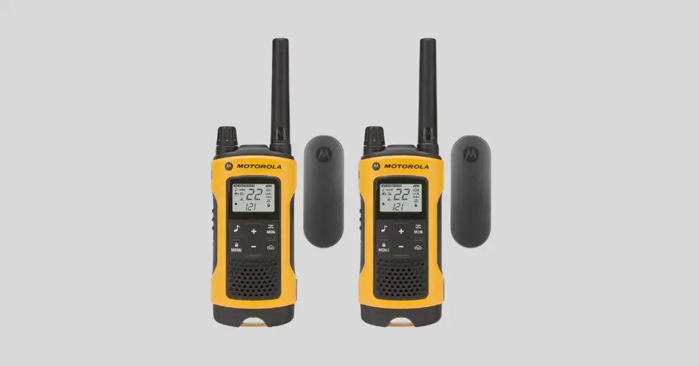 MOTOROLA Talkabout T402 Rechargeable Two-Way Radios (2-Pack)