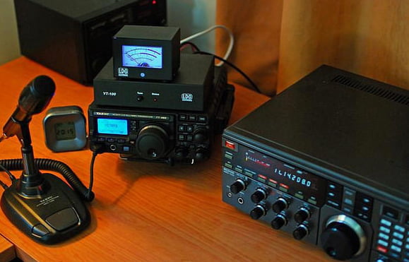 How do ham radios work