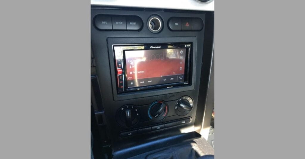 Pioneer 6.2 VGA Touchscreen Double Din Digital Media Receiver